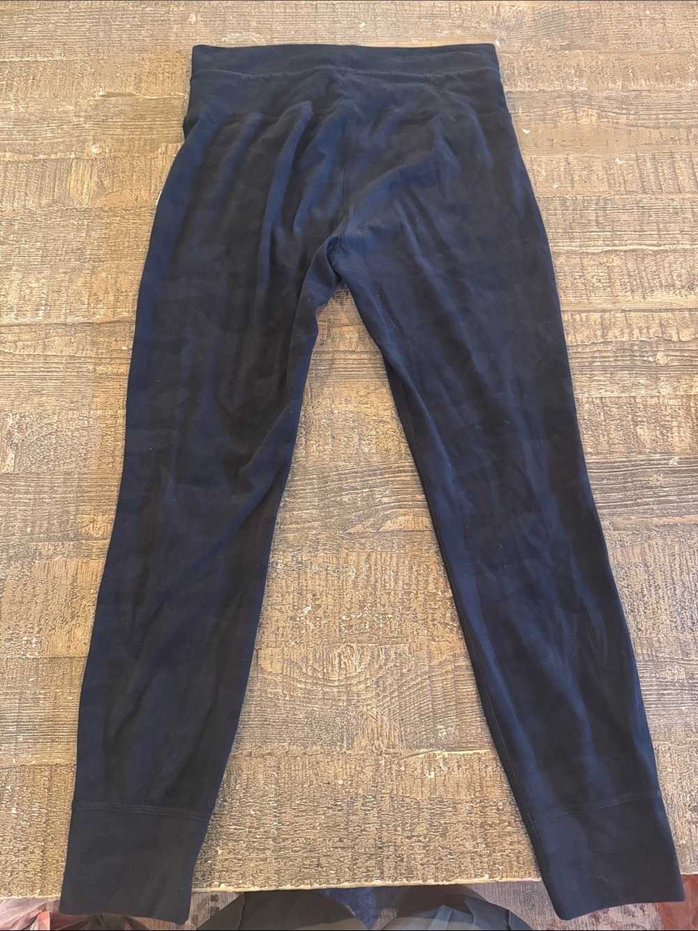 Vuori daily form leggings in black camo. - Picture 7 of 7